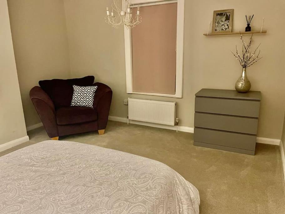 Stylish & Spacious 2 Storey, 3 Bed Apartment Gravesend Exteriör bild