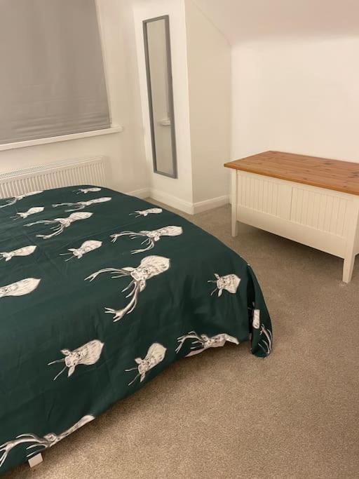 Stylish & Spacious 2 Storey, 3 Bed Apartment Gravesend Exteriör bild
