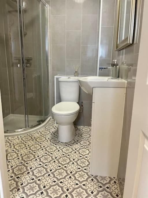 Stylish & Spacious 2 Storey, 3 Bed Apartment Gravesend Exteriör bild