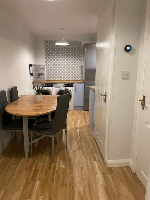 Stylish & Spacious 2 Storey, 3 Bed Apartment Gravesend Exteriör bild