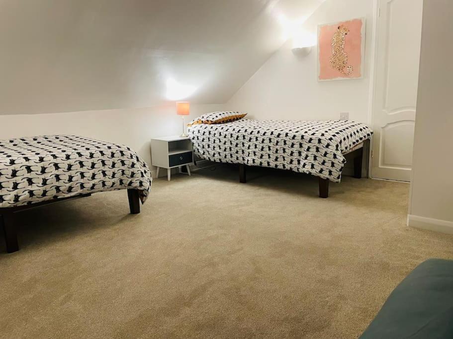 Stylish & Spacious 2 Storey, 3 Bed Apartment Gravesend Exteriör bild